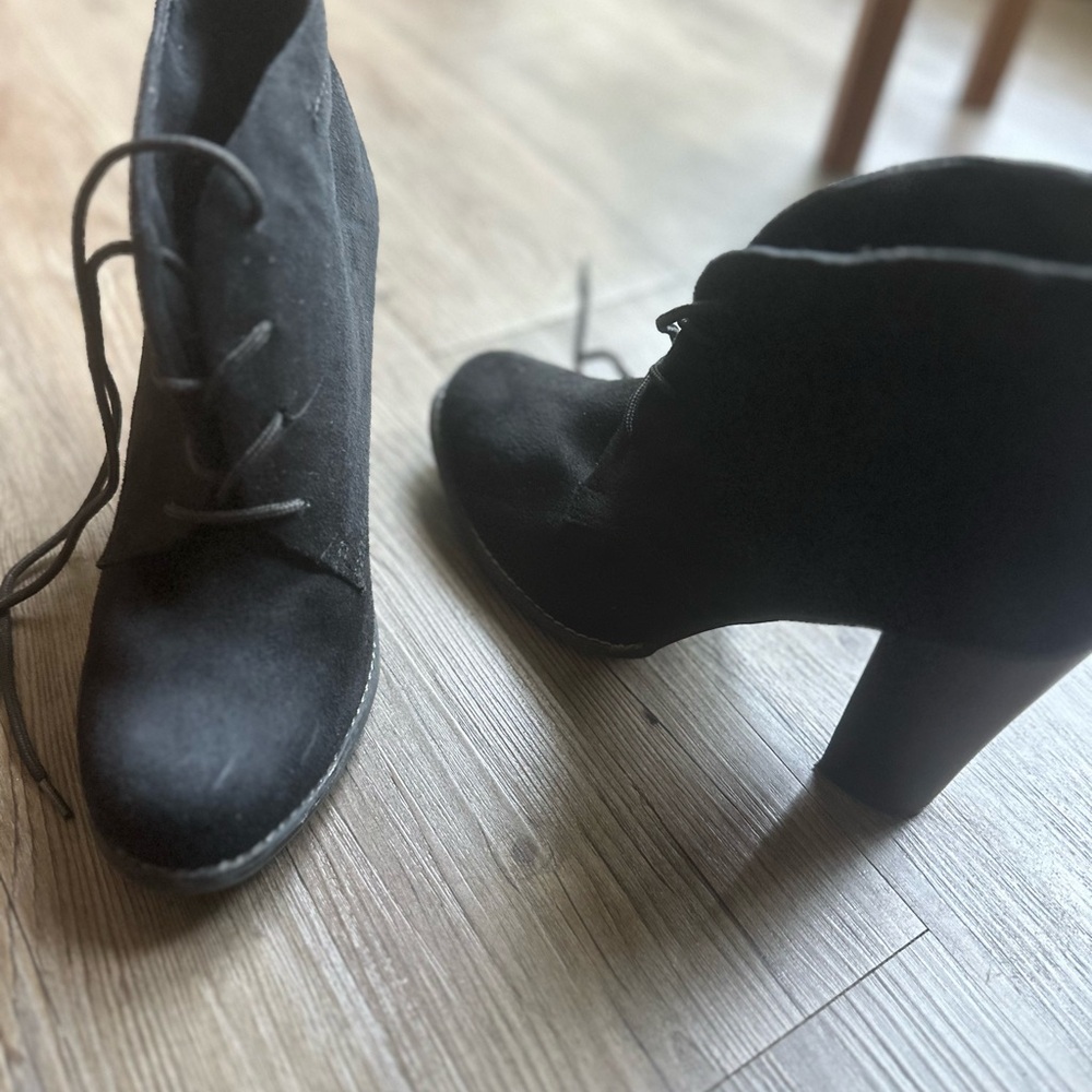 Old Navy Lace-up Bootie. Sz. 11.